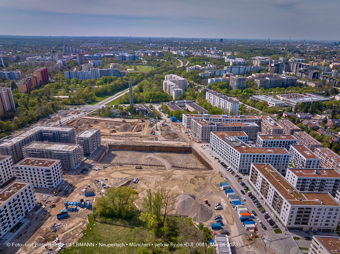 04.05.2023 - Luftbilder vom Alexisqaurtier und Pandion Verde in Neuperlach